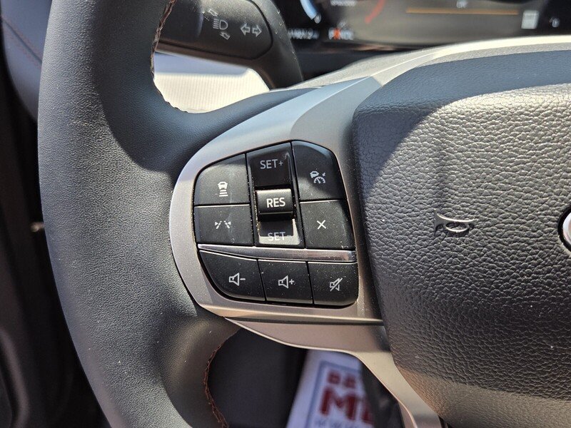 Used 2025 Ford Explorer Active RWD image 26