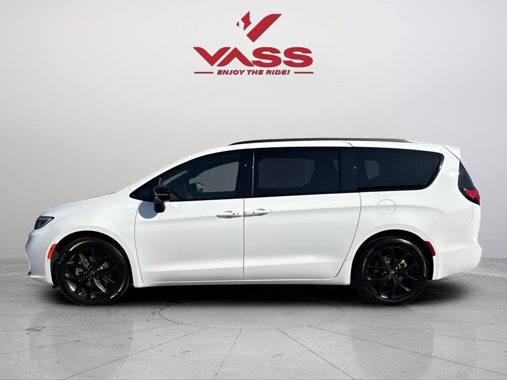 New 2026 Chrysler Pacifica Limited w/ S Appearance Package image 5