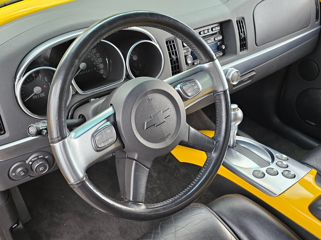 Used 2006 Chevrolet SSR w/ Preferred Equipment Group RWD image 16