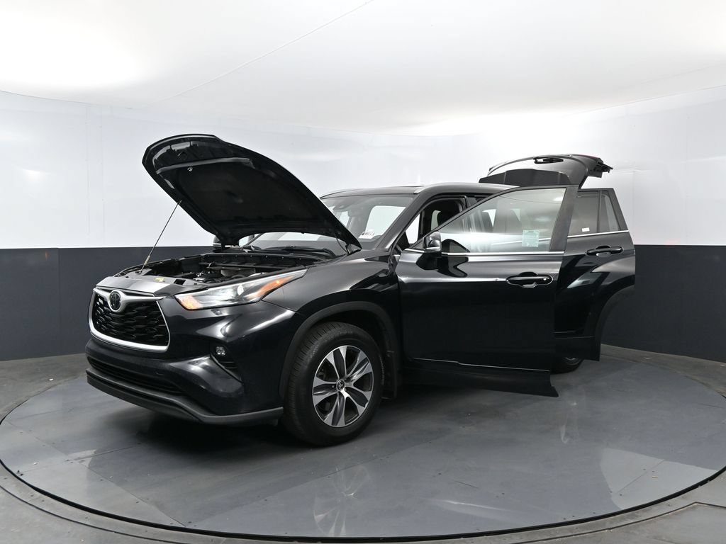 Used 2023 Toyota Highlander XLE AWD/4WD image 28