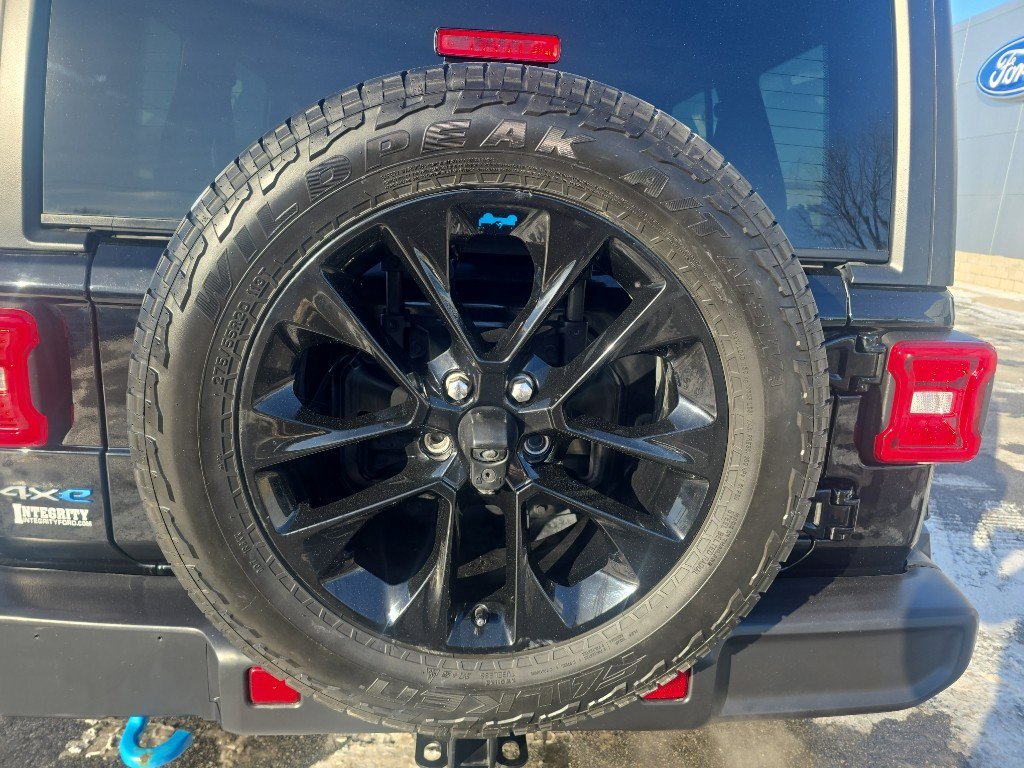 Used 2022 Jeep Wrangler Unlimited Sahara w/ Cold Weather Group image 13