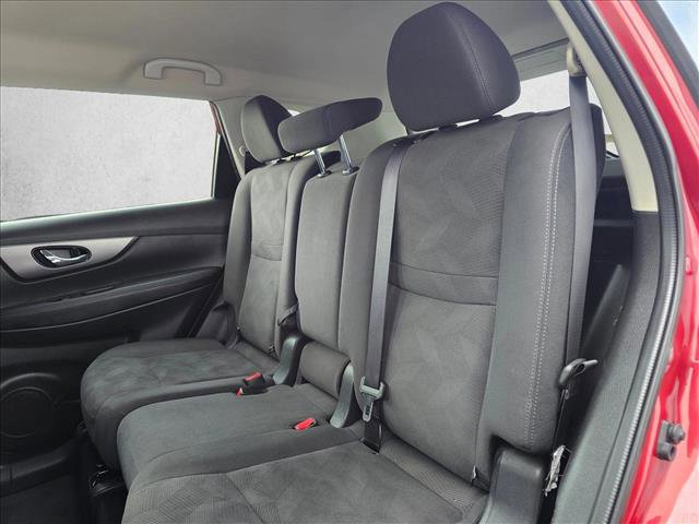 Used 2016 Nissan Rogue SV image 16