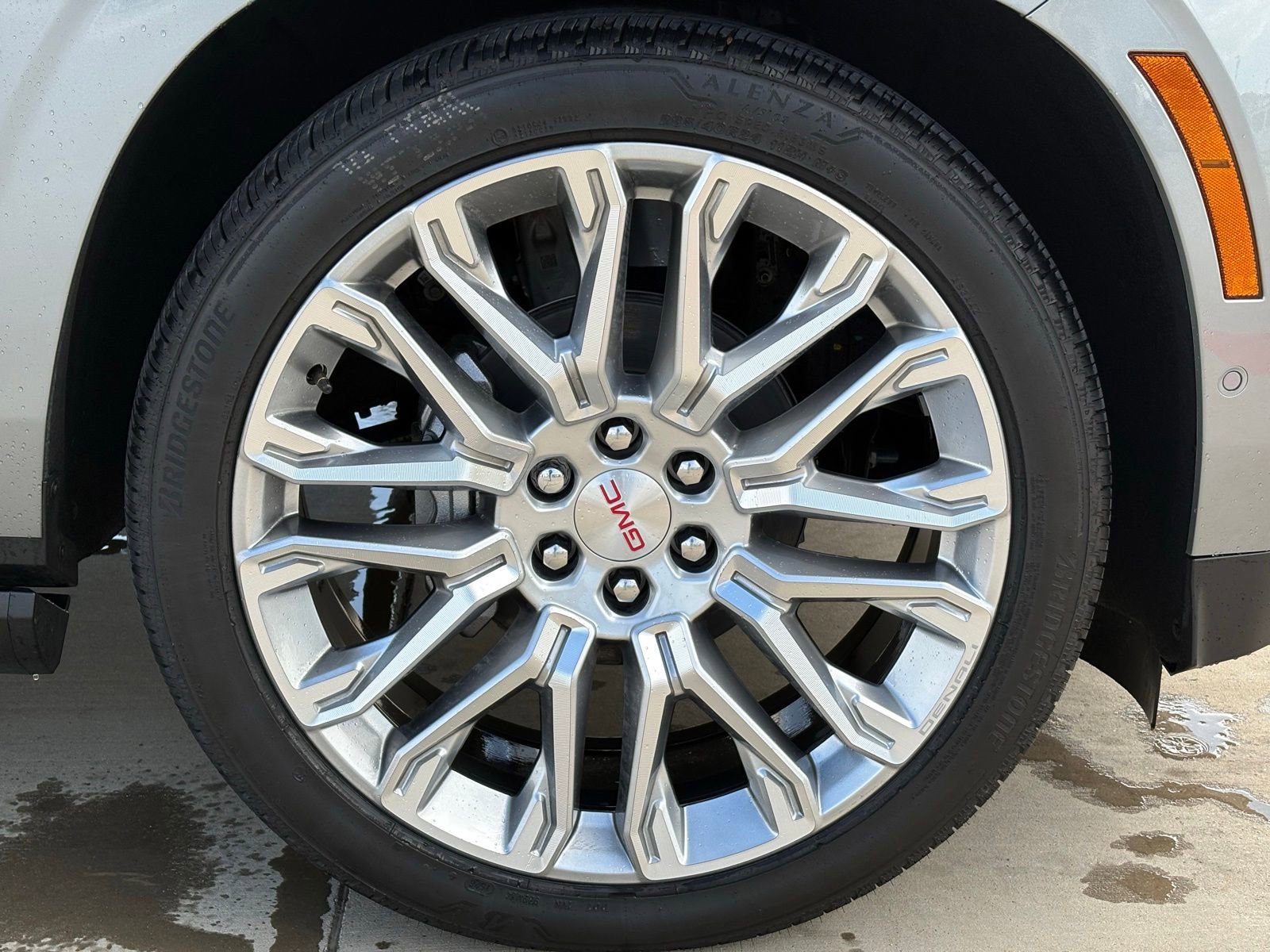 Used 2026 GMC Yukon Denali w/ Denali Reserve Package AWD/4WD image 9