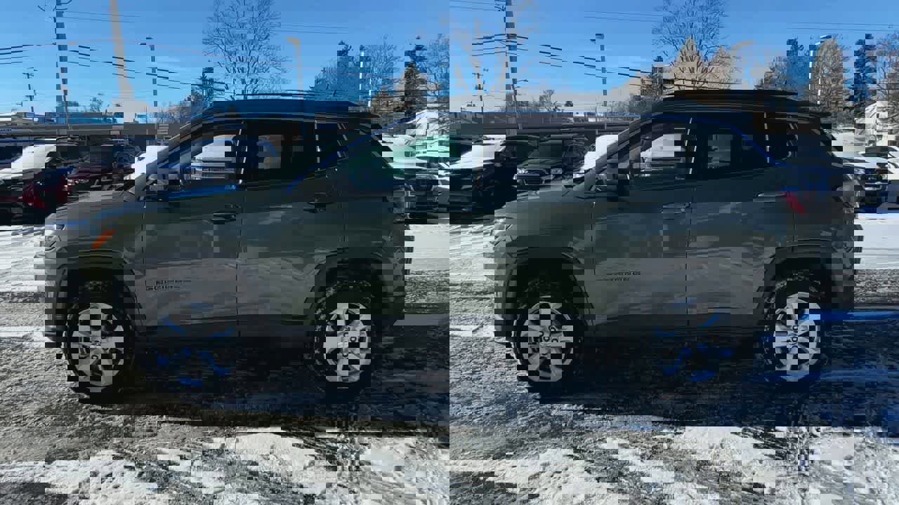 Used 2018 Jeep Compass Latitude w/ Cold Weather Group image 5