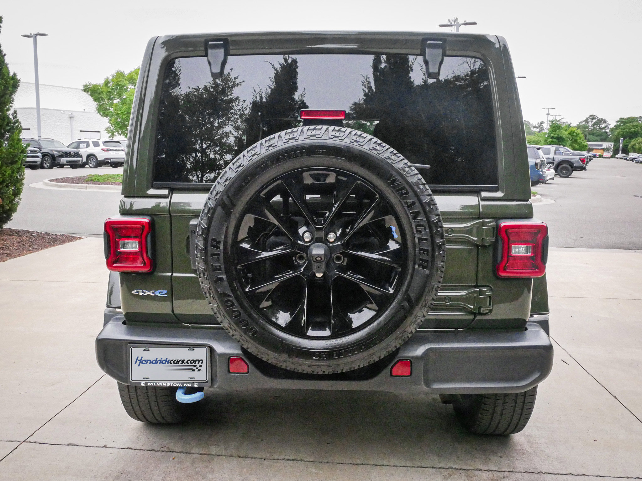 Used 2022 Jeep Wrangler Unlimited Sahara w/ Cold Weather Group AWD/4WD image 9