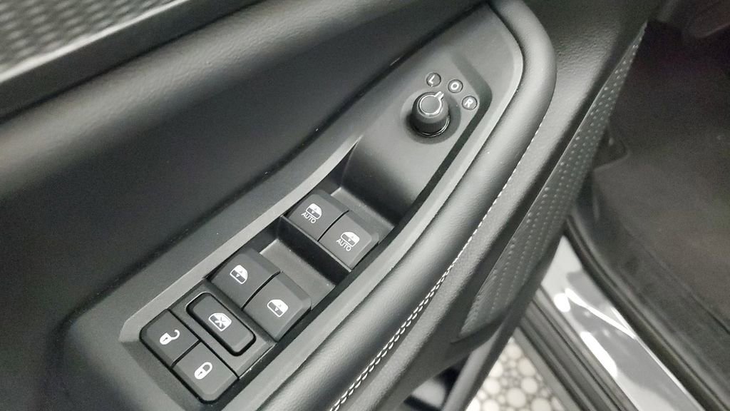 Used 2024 Jeep Grand Cherokee L Laredo w/ Luxury Tech Group I AWD/4WD image 24