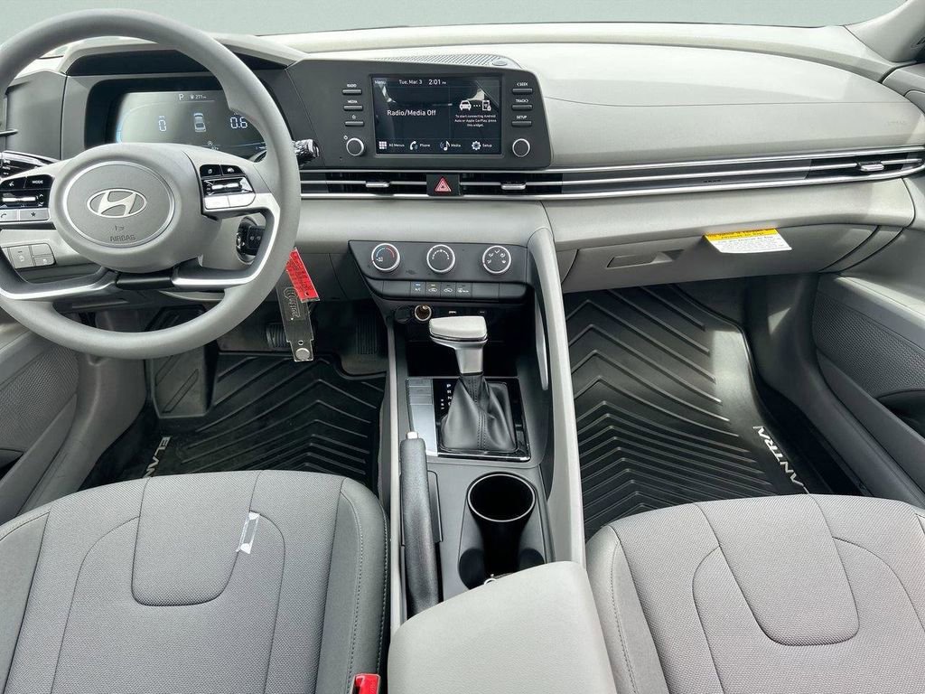 New 2026 Hyundai Elantra SE FWD image 19