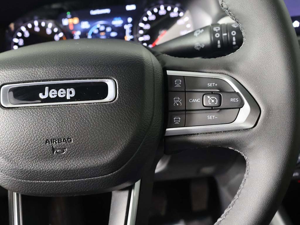 Used 2023 Jeep Compass Limited image 41