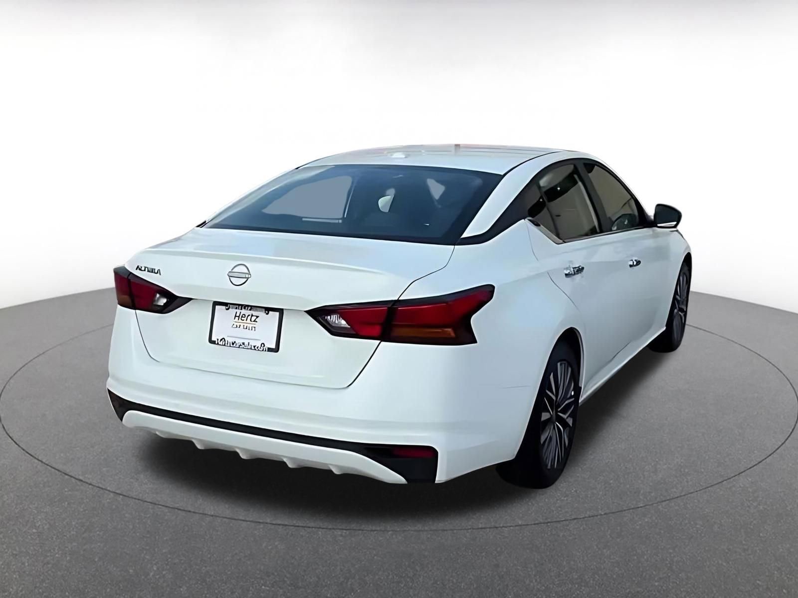 Used 2025 Nissan Altima 2.5 SV FWD image 15