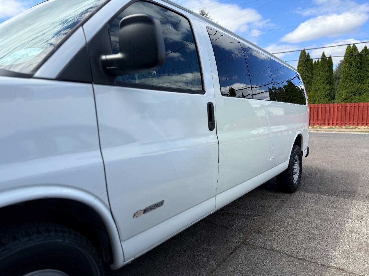 Used 2003 Chevrolet Express 3500 Extended Passenger RWD image 25