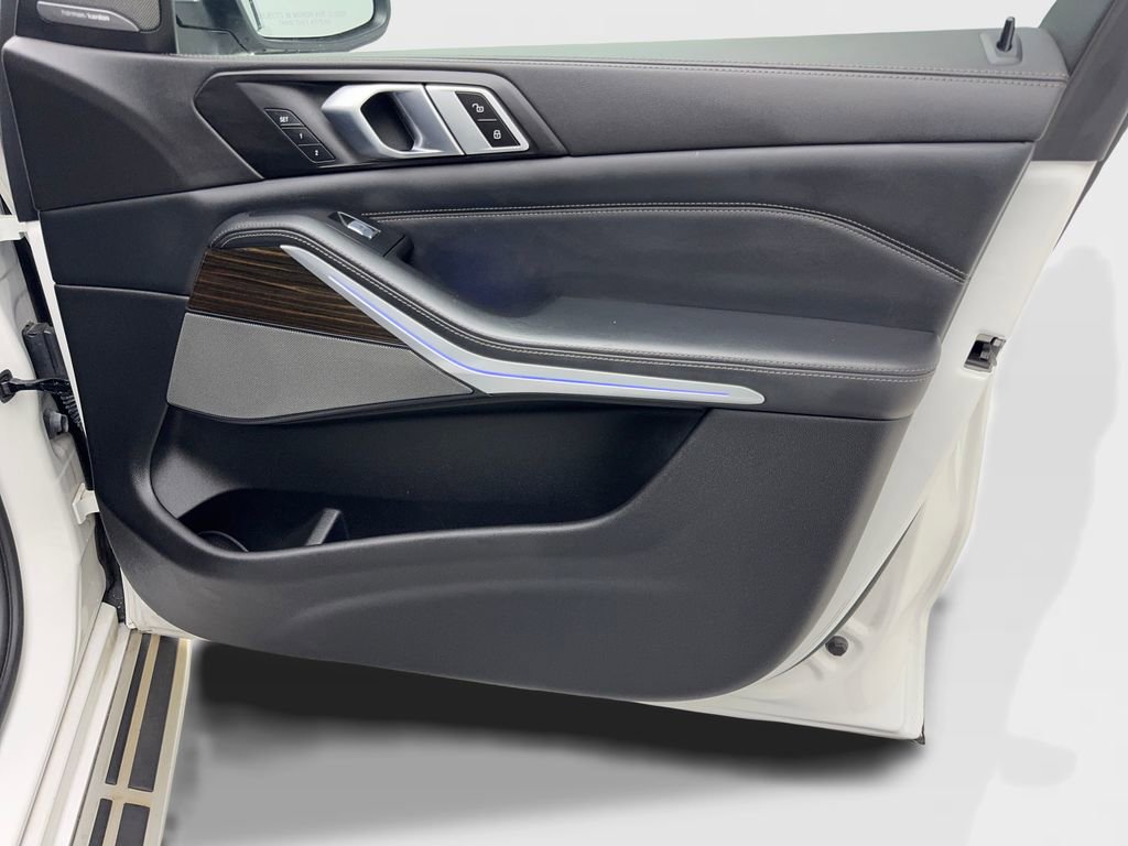 Used 2023 BMW X7 xDrive40i image 52