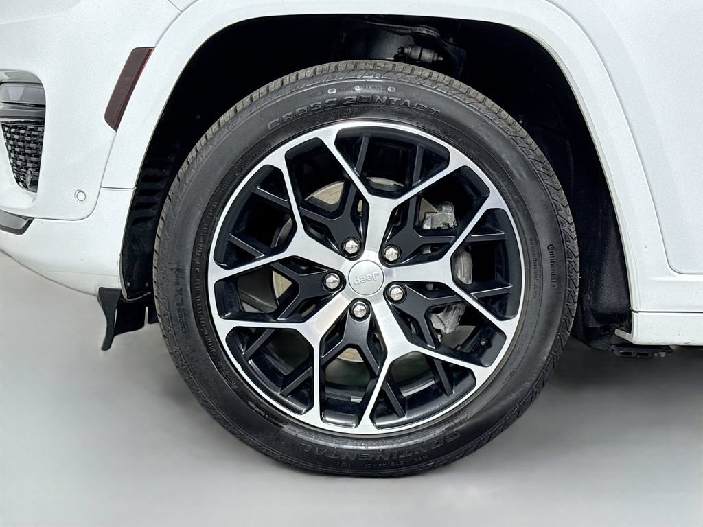 Used 2023 Jeep Grand Cherokee Summit AWD/4WD image 8