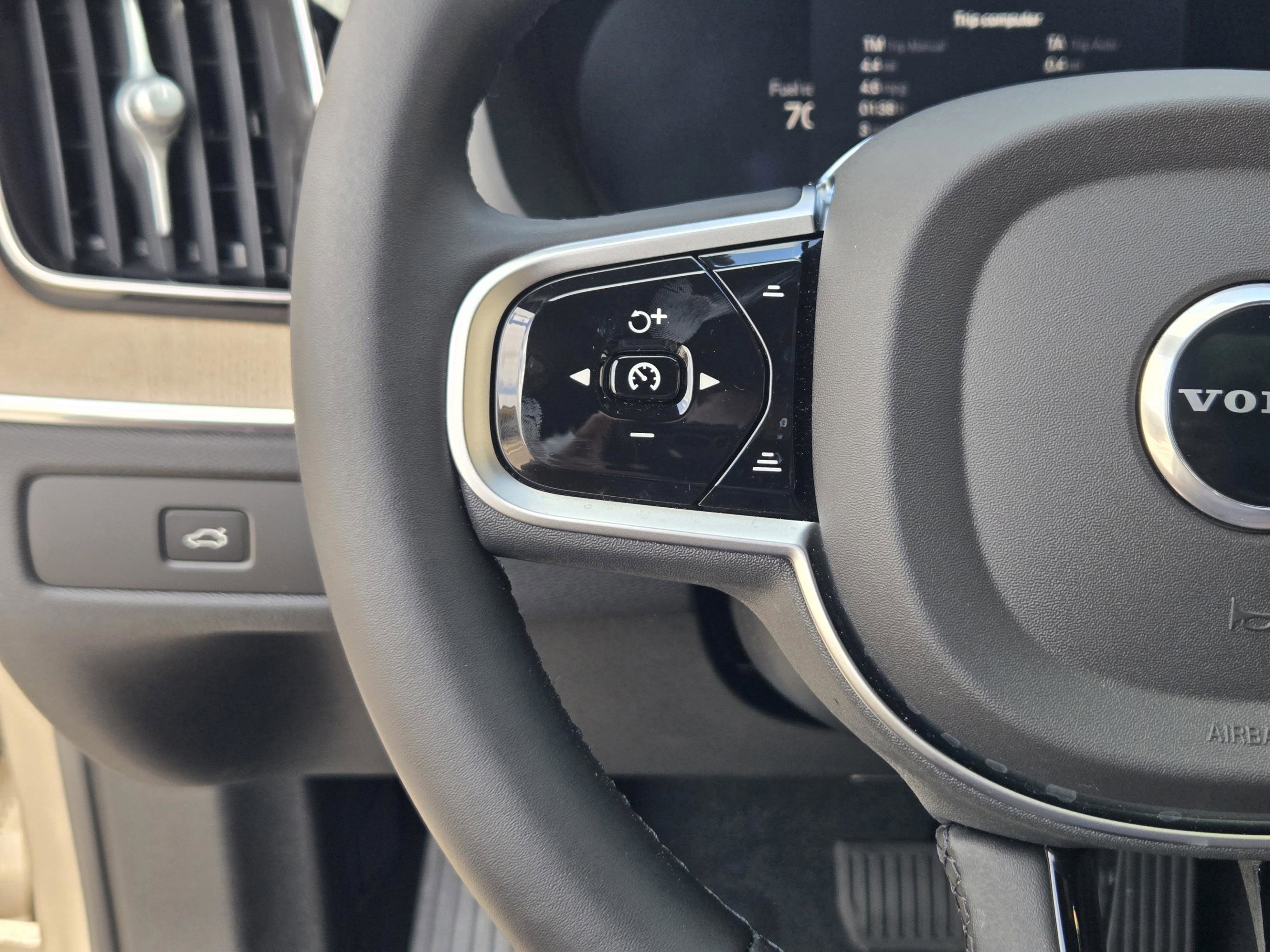 New 2026 Volvo XC60 B5 Plus w/ Protection Package Premier image 21