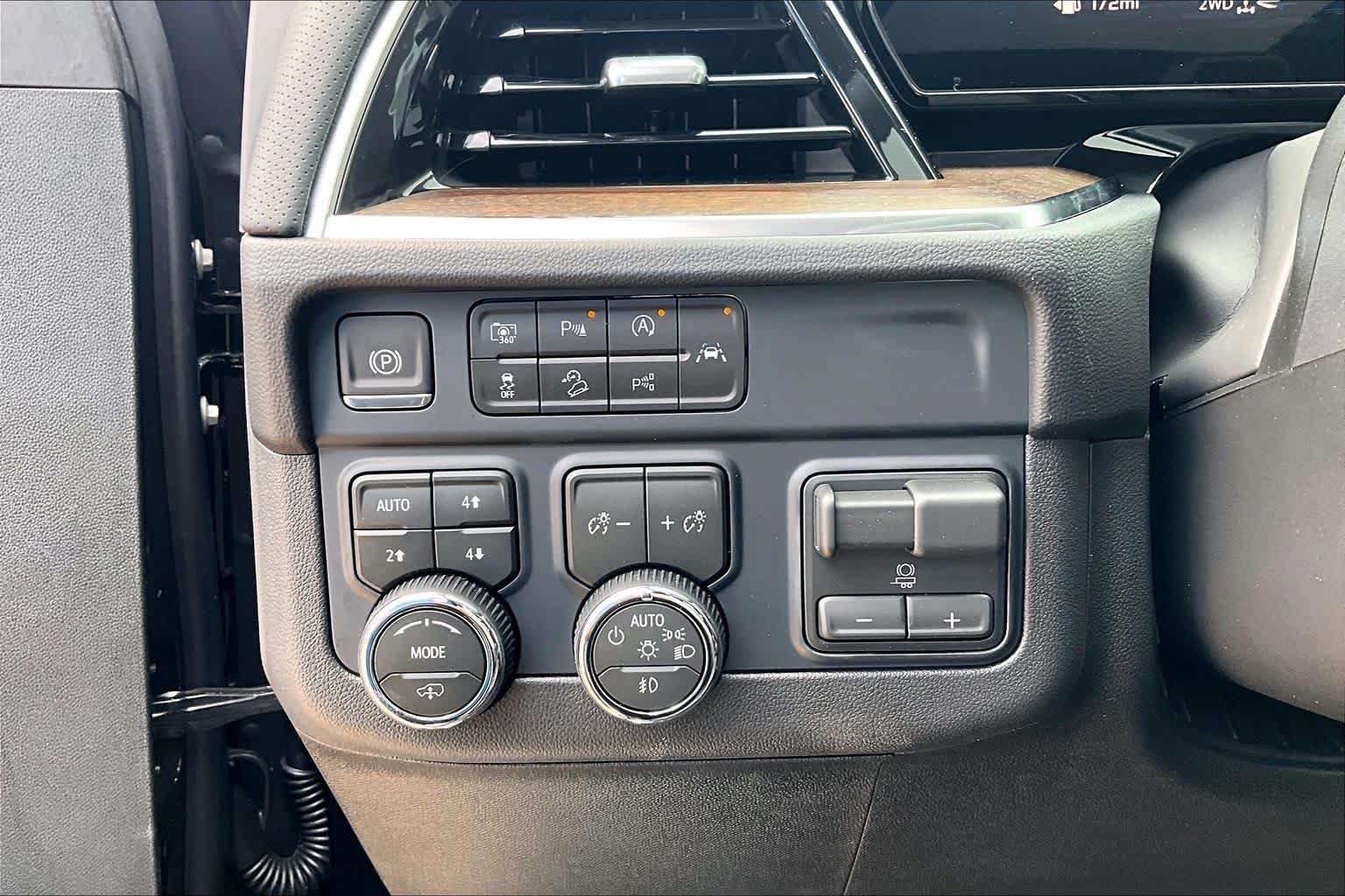 New 2026 Chevrolet Suburban High Country AWD/4WD image 22