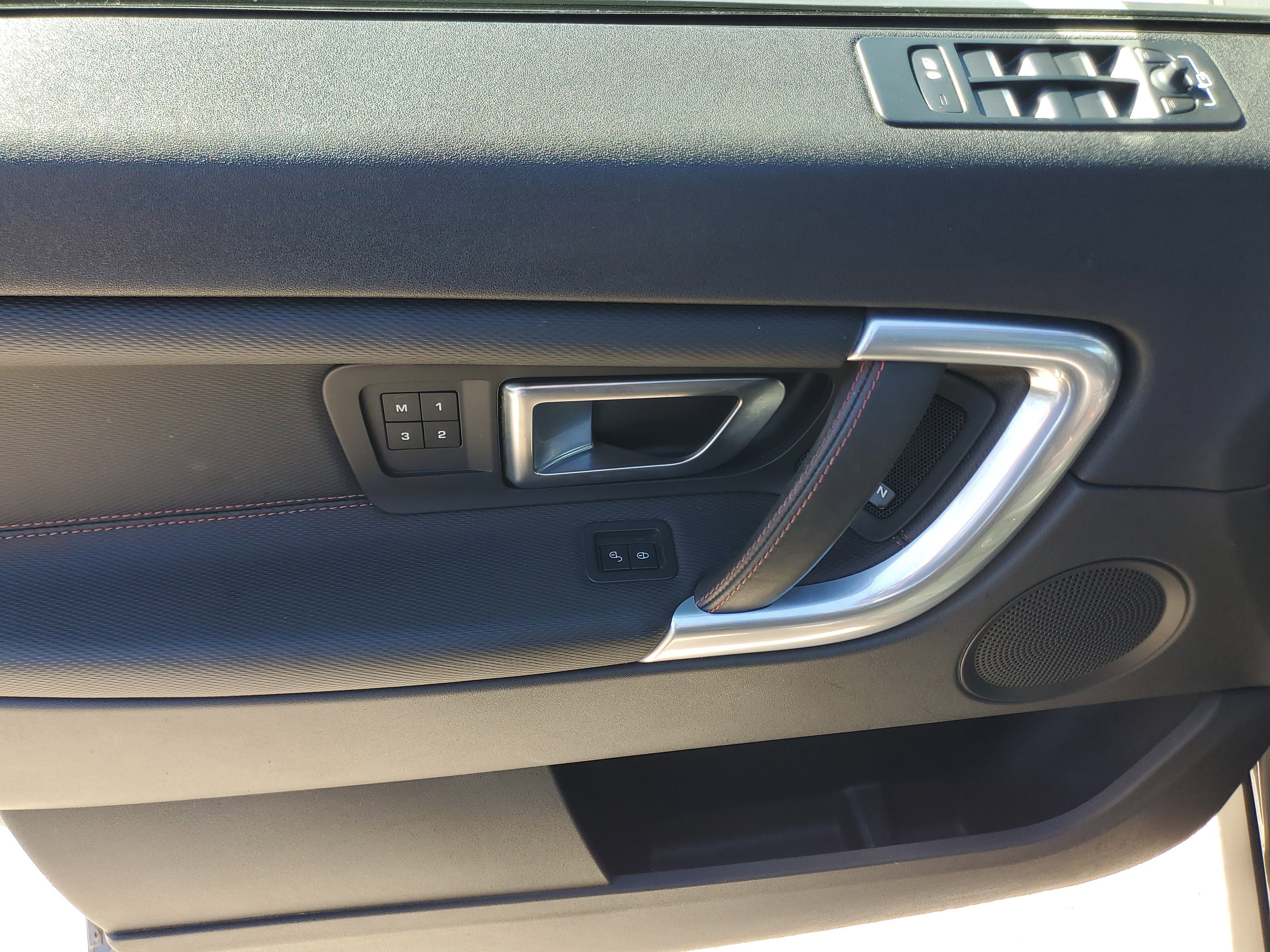 Used 2019 Land Rover Discovery Sport HSE image 19