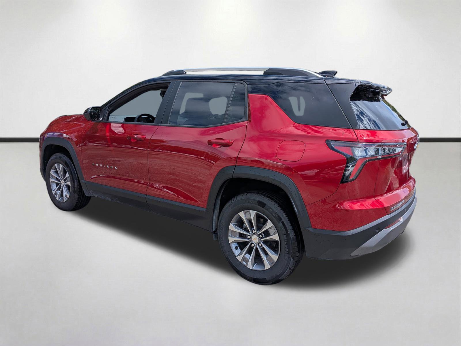 Used 2025 Chevrolet Equinox LT w/ Safety and Technology Package image 6