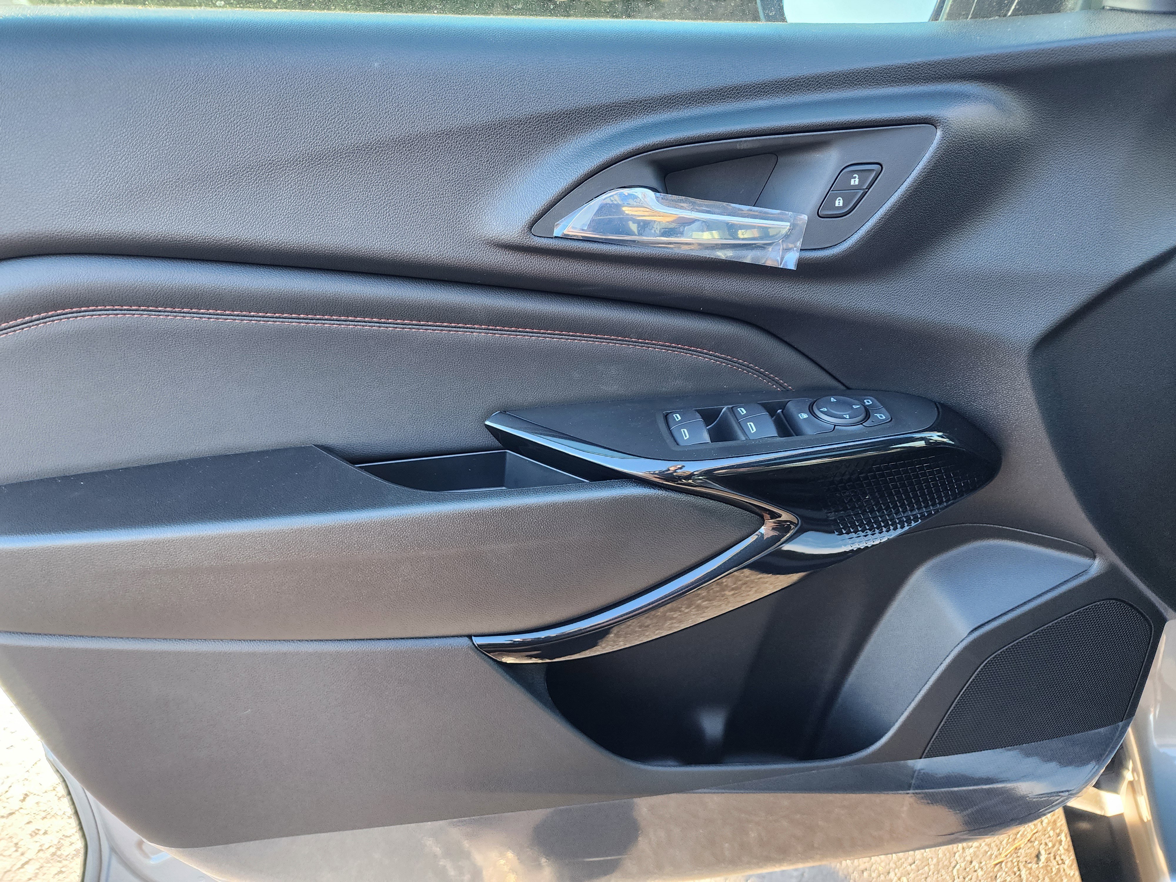 New 2026 Chevrolet Trax RS w/ Sunroof Package image 23