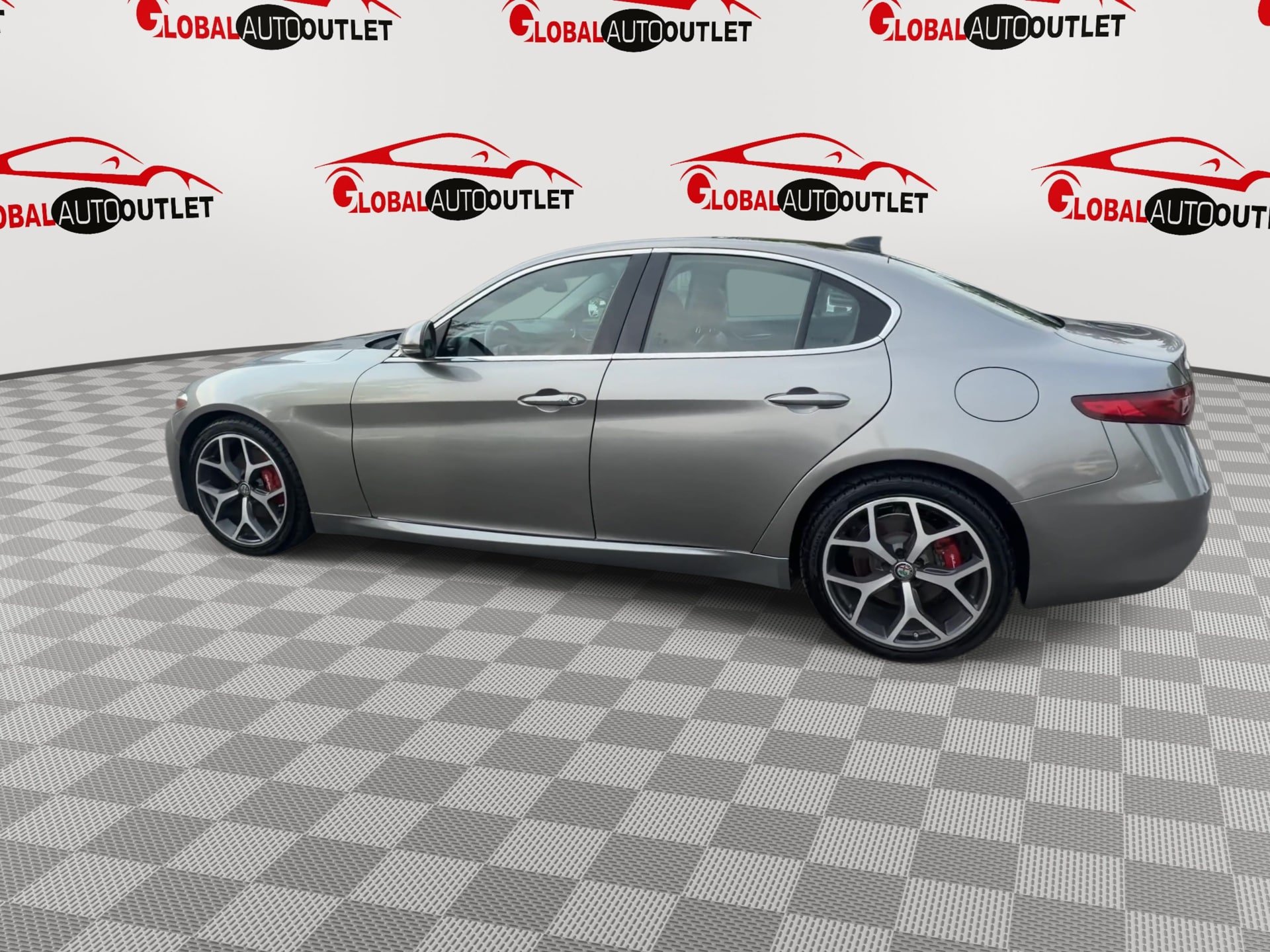 Used 2019 Alfa Romeo Giulia Ti w/ Cold Weather Package AWD/4WD image 5