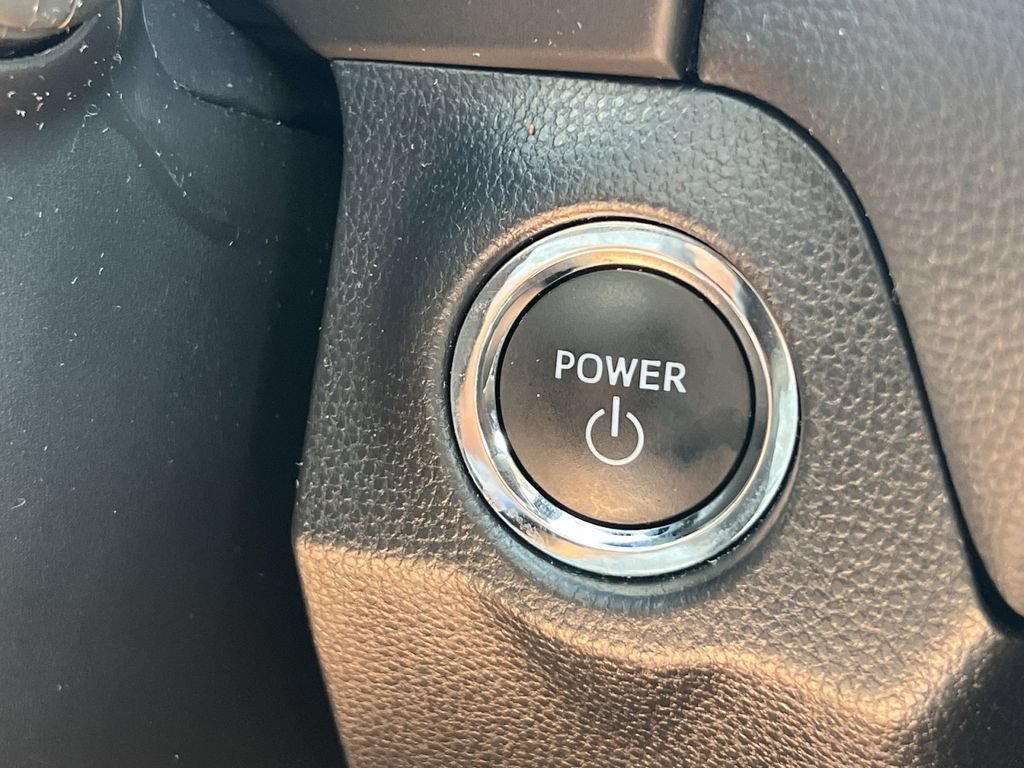 Used 2025 Toyota RAV4 XLE AWD/4WD image 32