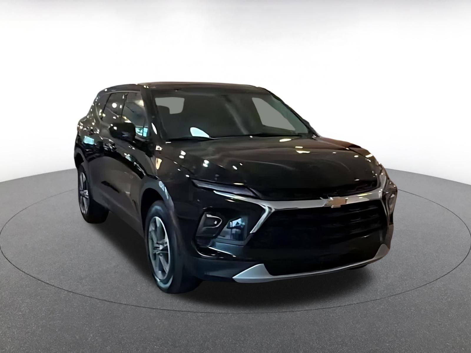 Used 2025 Chevrolet Blazer LT FWD image 3