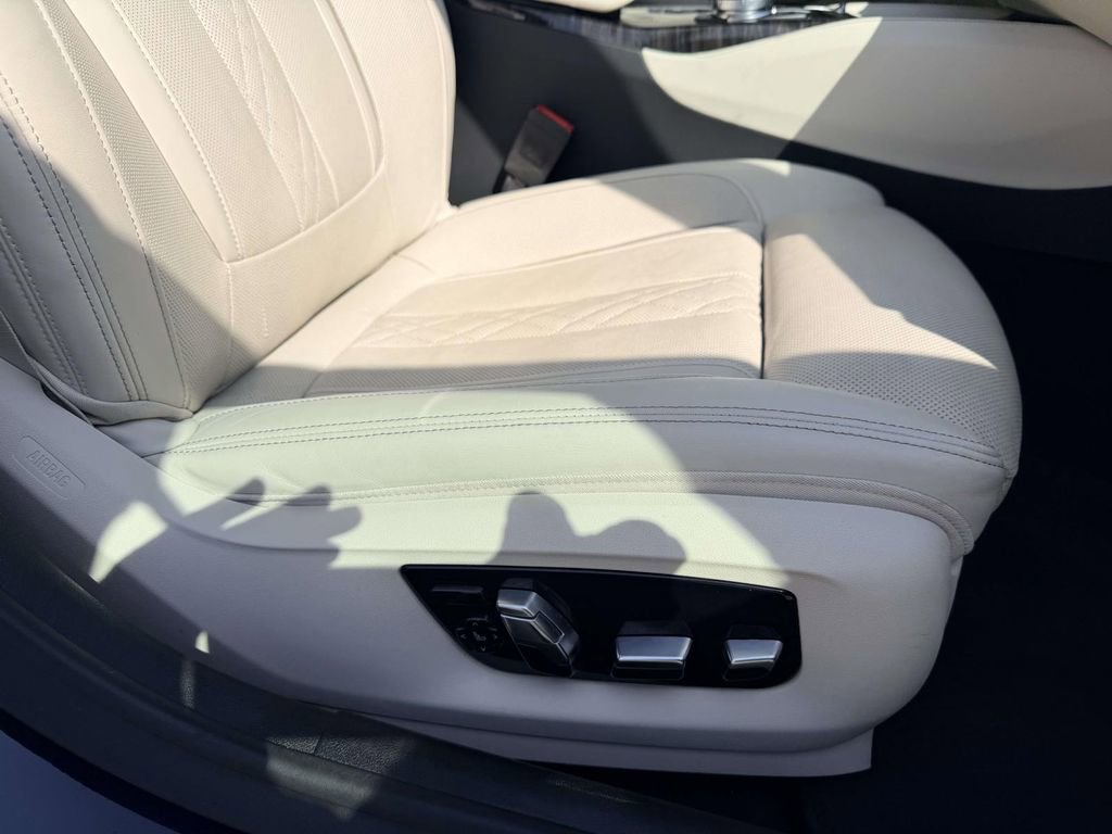 Used 2019 BMW 540i xDrive image 12