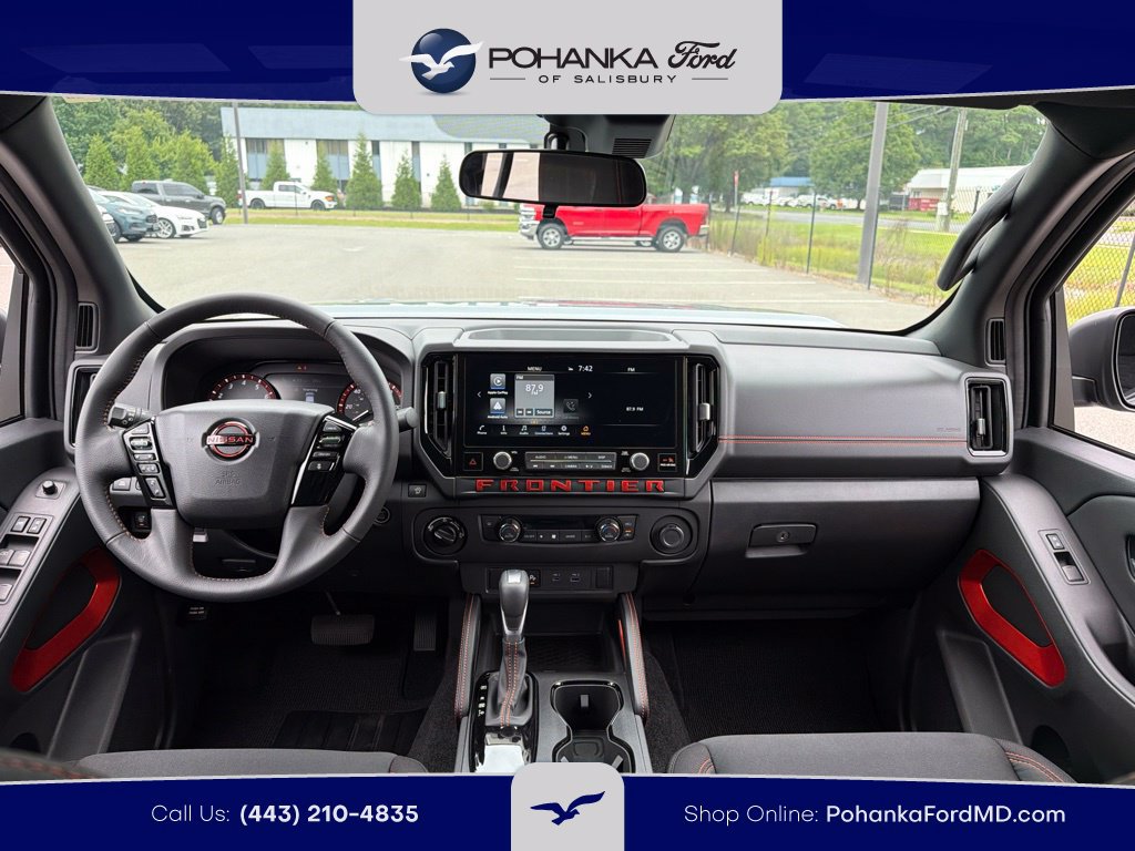 Used 2025 Nissan Frontier PRO-4X AWD/4WD image 8