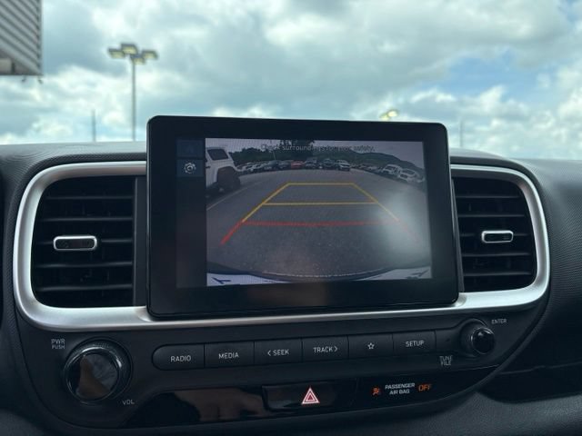 Used 2023 Hyundai Venue SEL FWD image 5