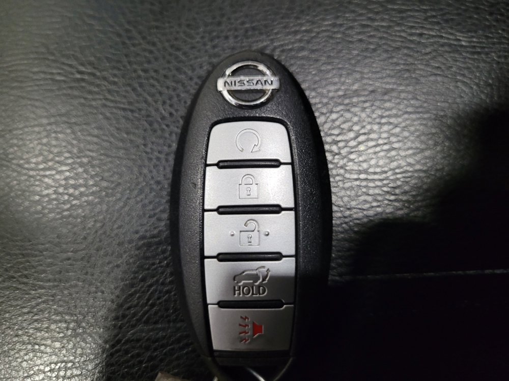Used 2017 Nissan Pathfinder Platinum w/ Midnight Edition Package AWD/4WD image 32