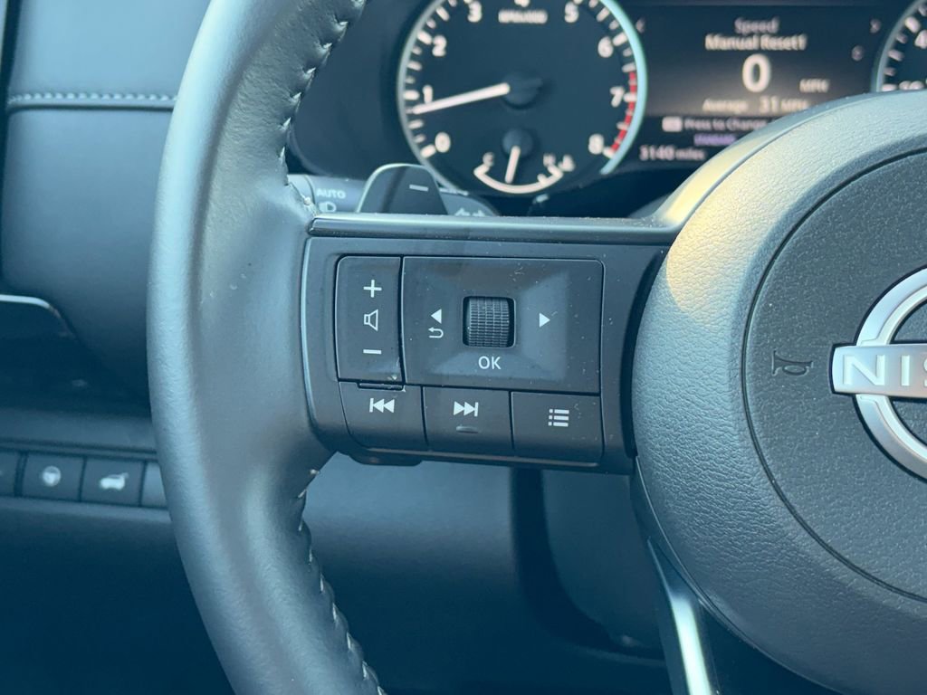 Used 2025 Nissan Pathfinder SV image 12