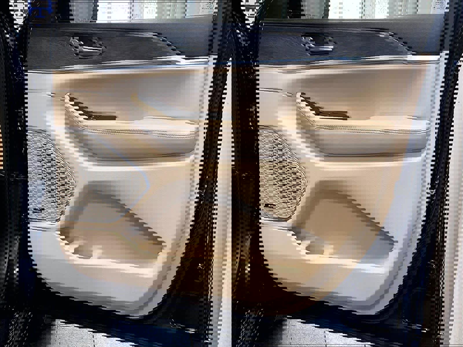 Used 2023 Jeep Grand Cherokee 4WD 4xe w/ Luxury Tech Group II image 12