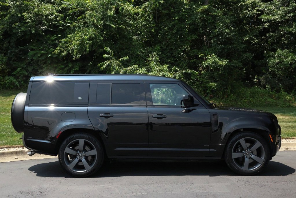 Used 2024 Land Rover Defender 130 V8 image 3