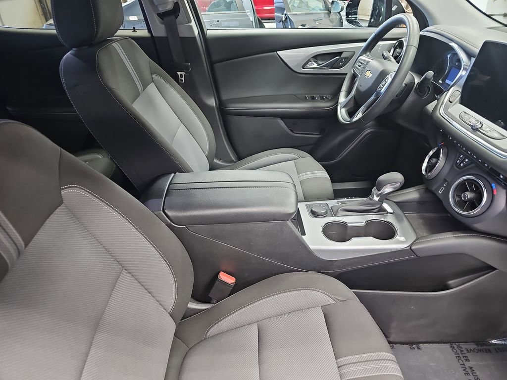 Used 2025 Chevrolet Blazer LT FWD image 10