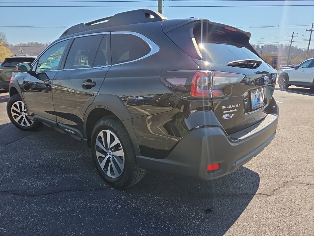 Used 2025 Subaru Outback Premium AWD/4WD image 4