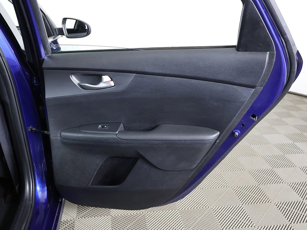 Used 2020 Kia Forte LXS FWD image 17