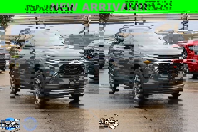 Used 2025 Chevrolet Trax LT image 1