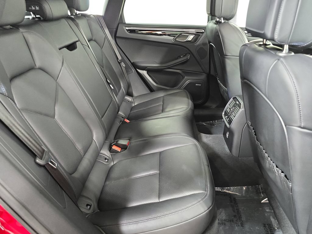 Certified 2026 Porsche Macan AWD/4WD image 26