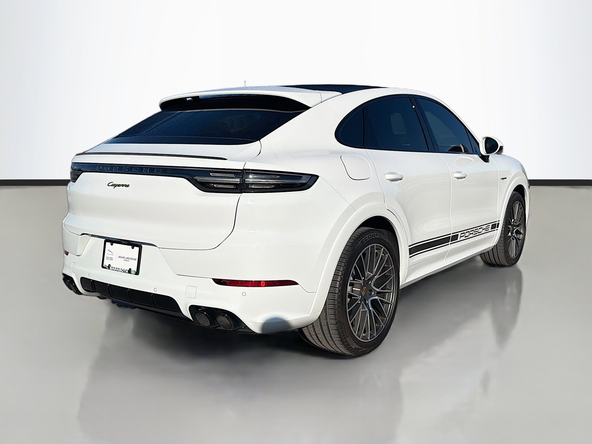 Used 2023 Porsche Cayenne Platinum Edition image 5