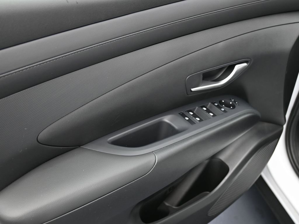 Certified 2025 Hyundai Santa Cruz SE image 13