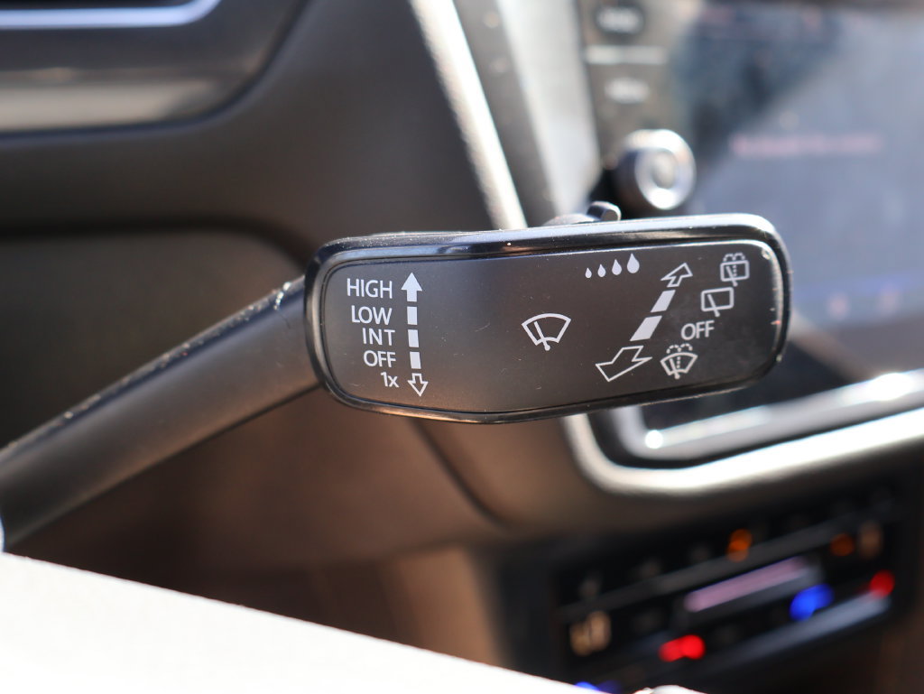 Used 2023 Volkswagen Tiguan SE AWD/4WD image 33