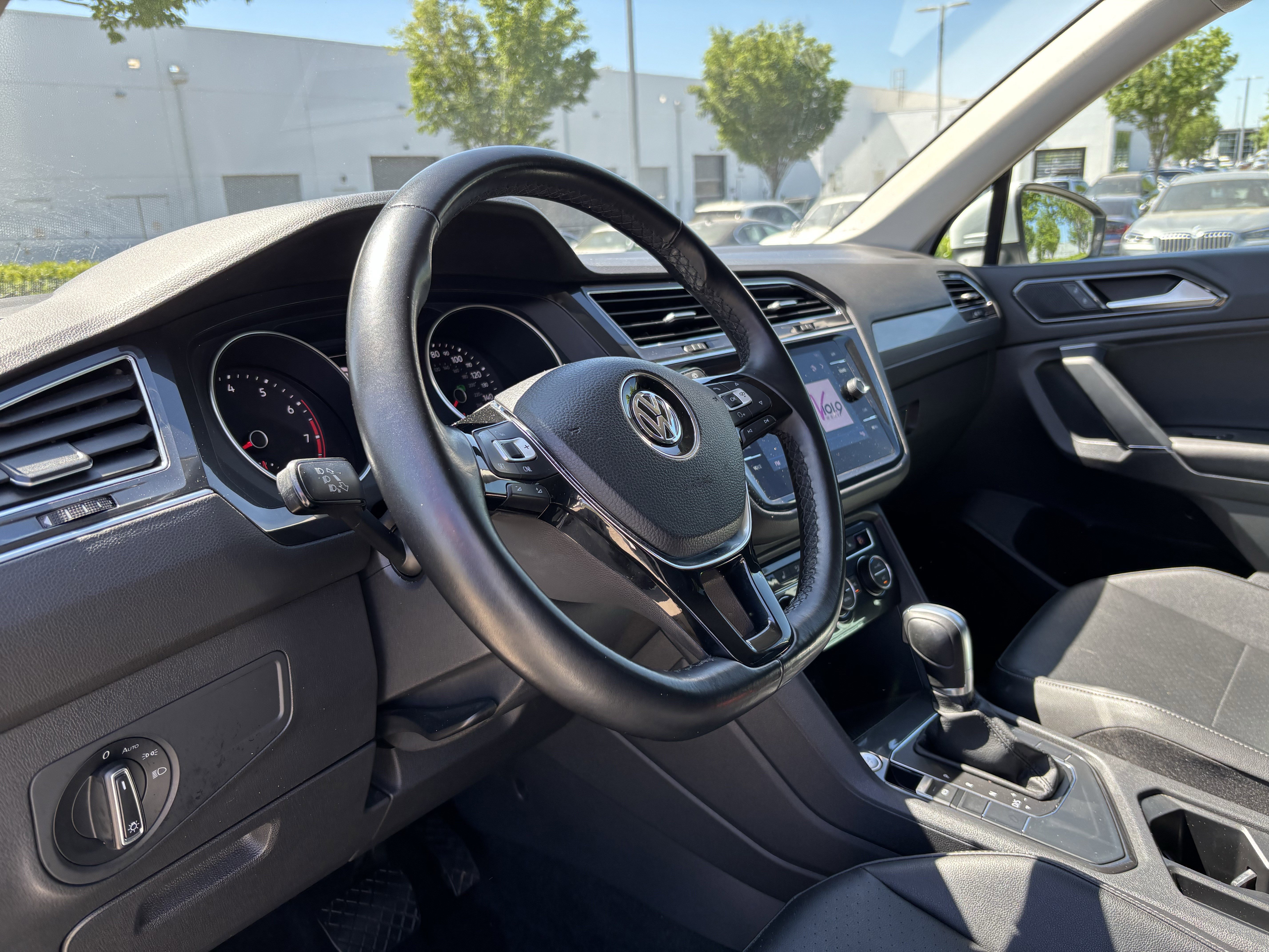 Used 2018 Volkswagen Tiguan SE FWD image 17