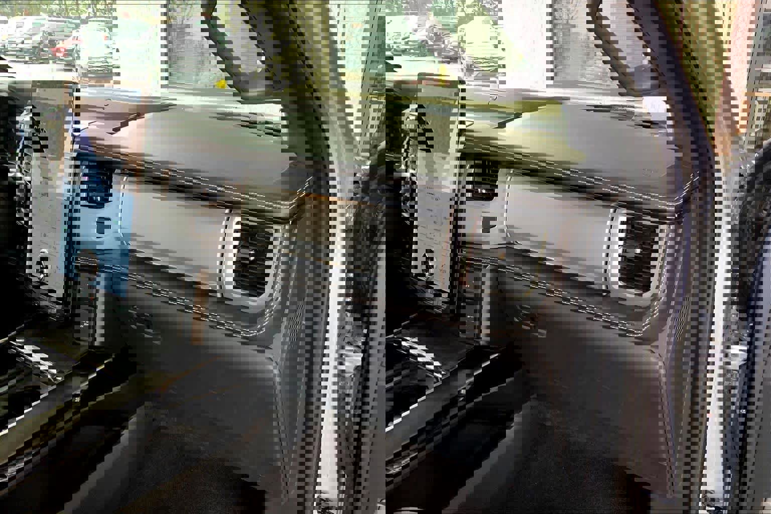 Used 2022 Ford F150 Lightning Platinum image 18