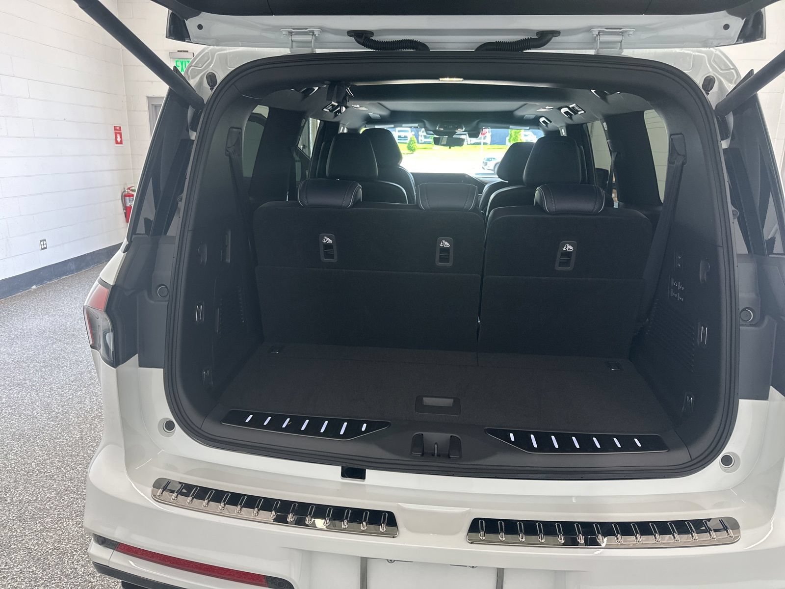 New 2026 INFINITI QX80 4WD image 9