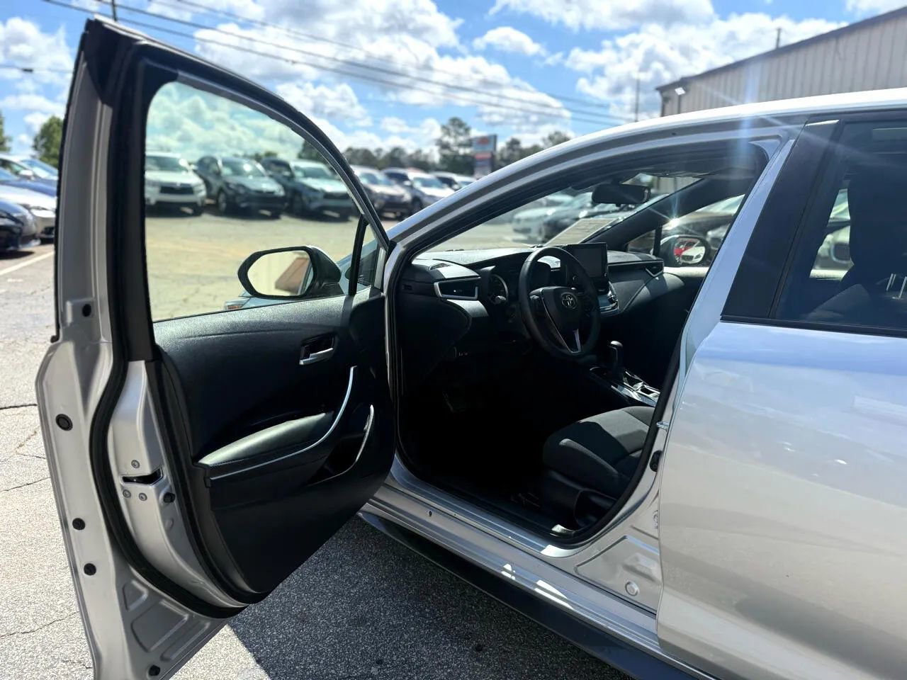 Used 2022 Toyota Corolla SE w/ SE Premium Package image 10