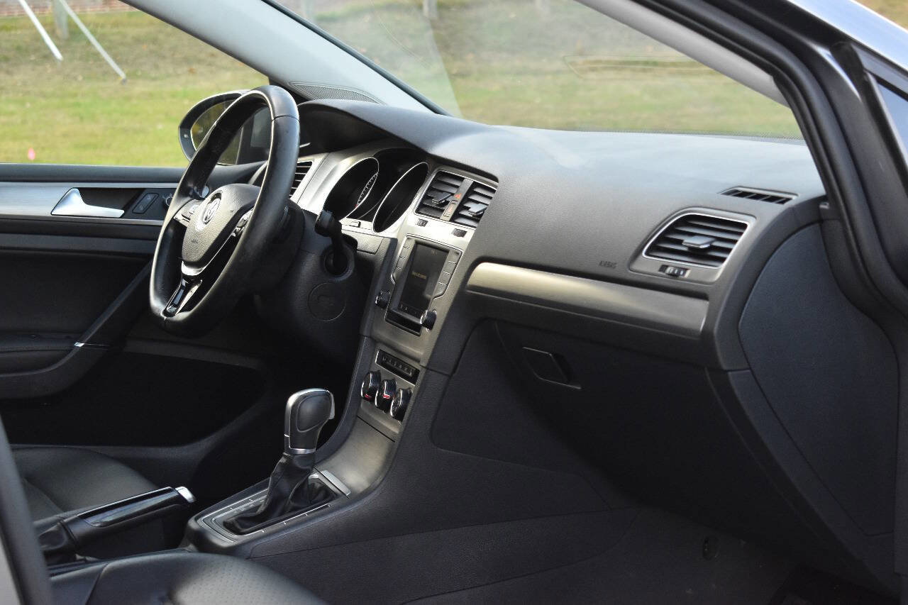 Used 2017 Volkswagen Golf S image 16