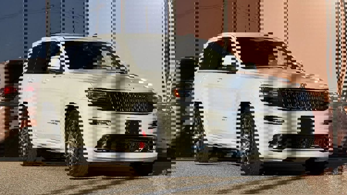 Used 2015 Jeep Grand Cherokee SRT w/ Trailer Tow Group IV image 21