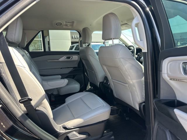 Used 2025 Ford Explorer Active w/ Active Comfort Package AWD/4WD image 13