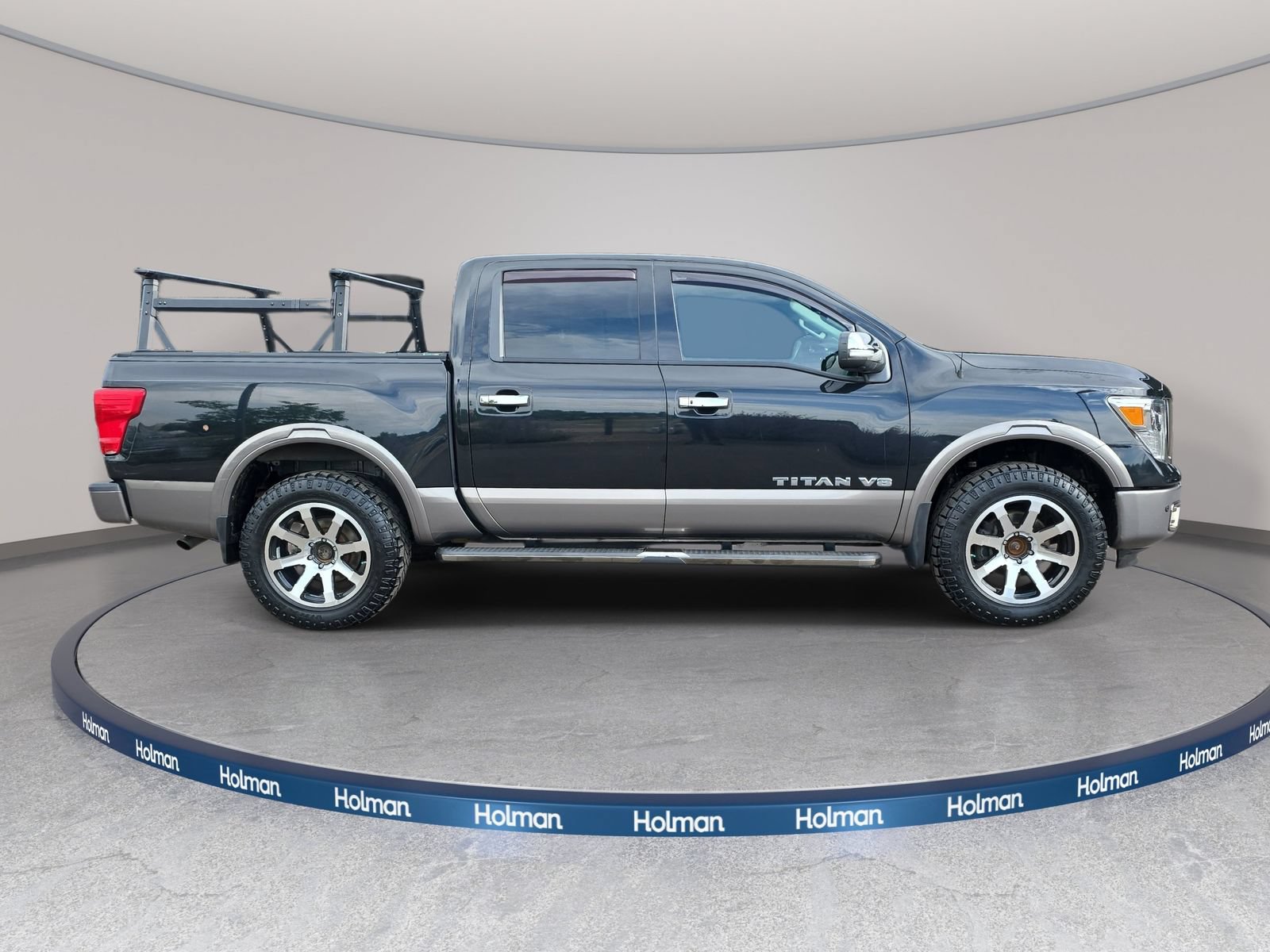 Used 2018 Nissan Titan Platinum Reserve w/ Platinum Utility Package AWD/4WD image 5