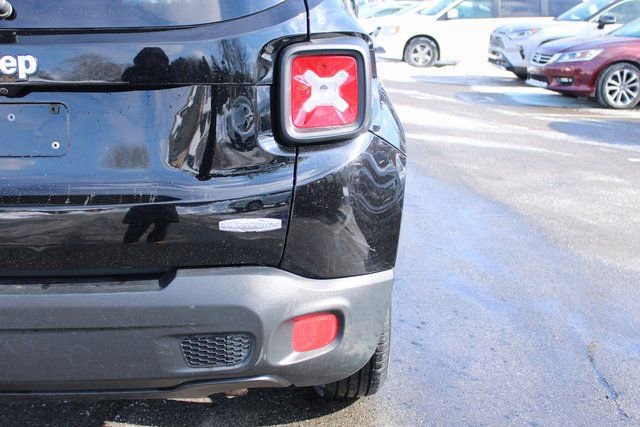 Used 2016 Jeep Renegade Latitude w/ Cold Weather Group FWD image 42