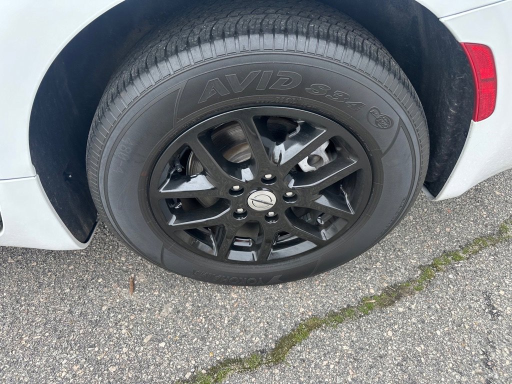 Used 2023 Chrysler Voyager LX image 9