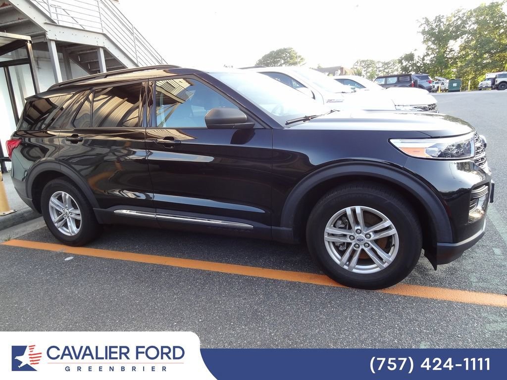 Used 2024 Ford Explorer XLT RWD image 3